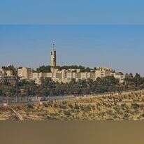 הפקולטה למדעי הרוח באוניברסיטה העברית. | שארטסטוק