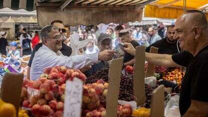 בן־גביר בשוק מחנה יהודה, בשנה שעברה. | חיים גולדברג, פלאש 90 בן־גביר בשוק מחנה יהודה, בשנה שעברה. | חיים גולדברג, פלאש 90