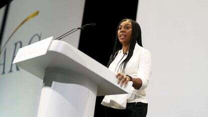 יו"ר המפלגה השמרנית הבריטית, קמי בדנוק. | Getty Images יו"ר המפלגה השמרנית הבריטית, קמי בדנוק. | Getty Images
