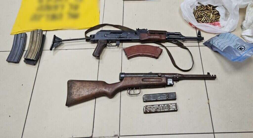 הנשק שנתפס בביתו של החשוד במעשה מגונה בשוטרת