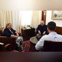 ראש הממשלה בנימין נתניהו נפגש עם המאבטח ועם שגרירת ישראל בירדן ענת קליין. | חיים צח לע"מ