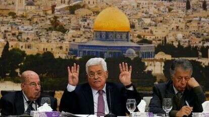 אבו מאזן בנאום מול חברי המועצה המרכזית של אש"ף. | AFP