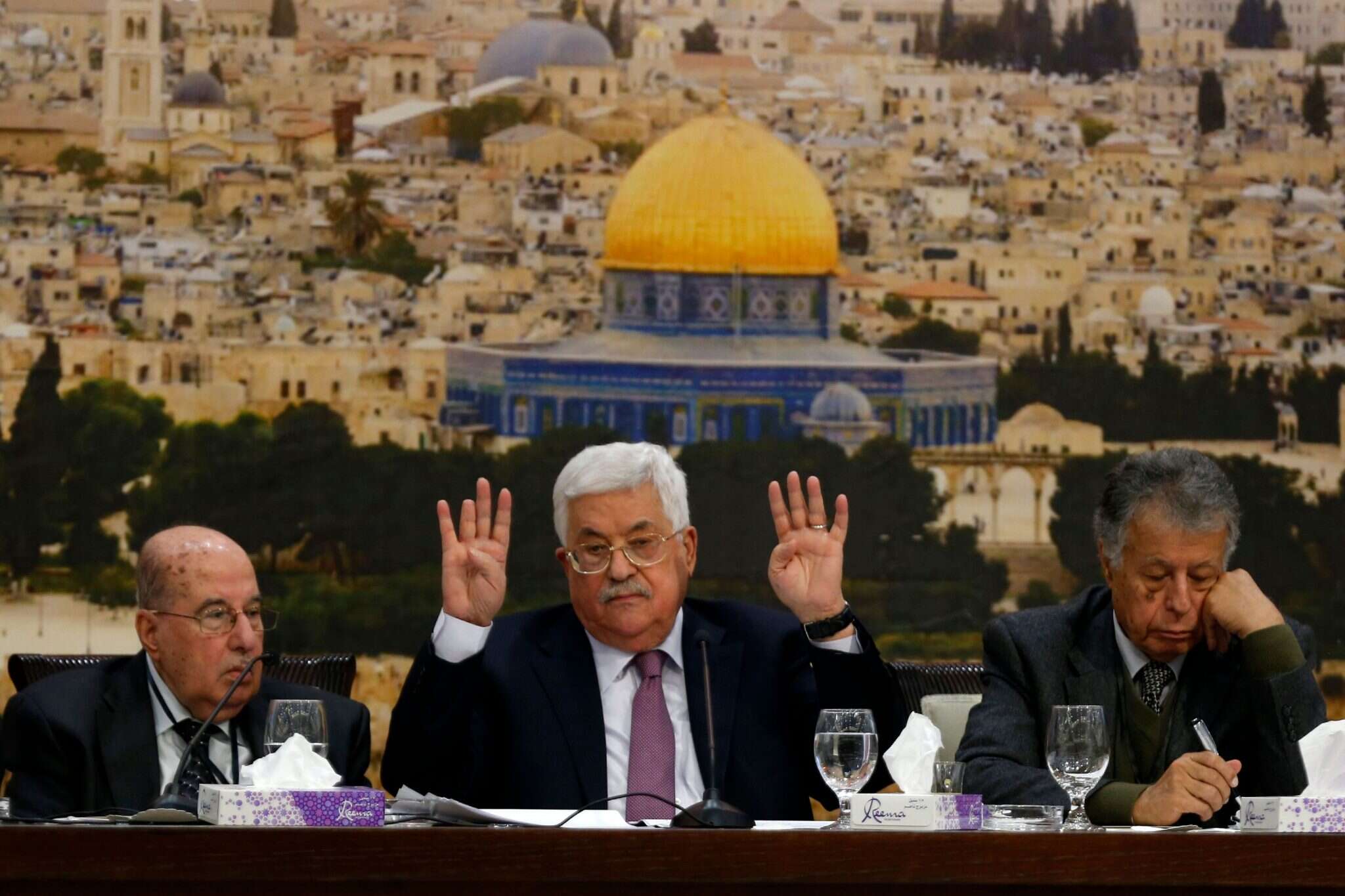 אבו מאזן בנאום מול חברי המועצה המרכזית של אש"ף. | AFP