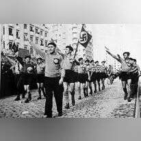 פשיסטיים רומנים צועדים בבוקרשט. הנאצים זכו לסיוע מהקהילה המקומית. | AP