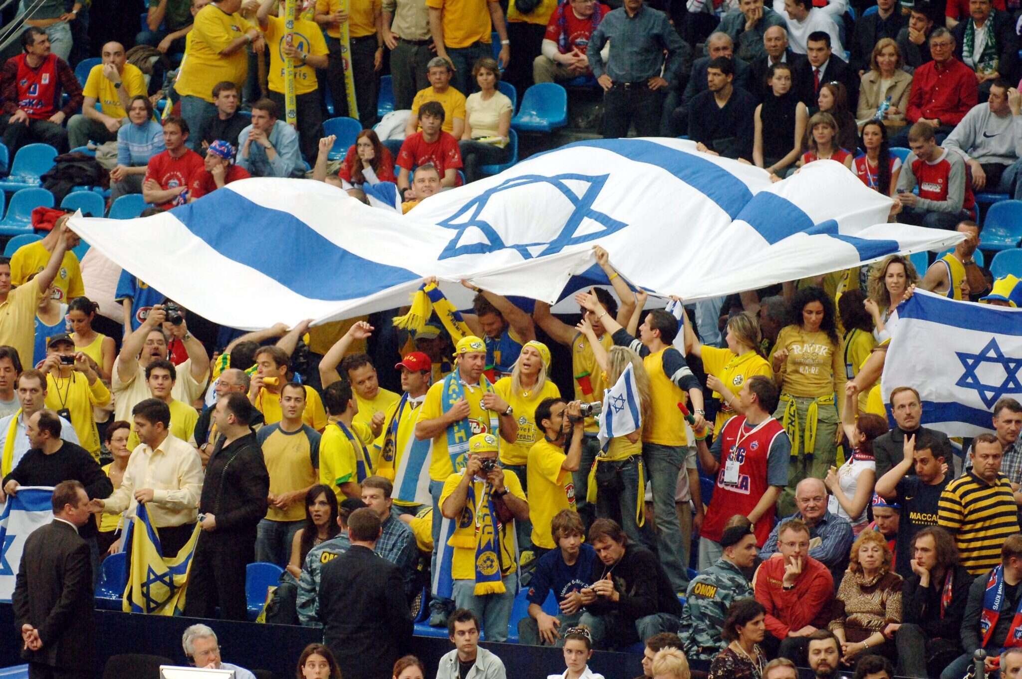 היורוליג חוזר לישראל. אוהדי מכבי ת"א חוגגים אליפות. | עמוס בן גרשום, לע"מ