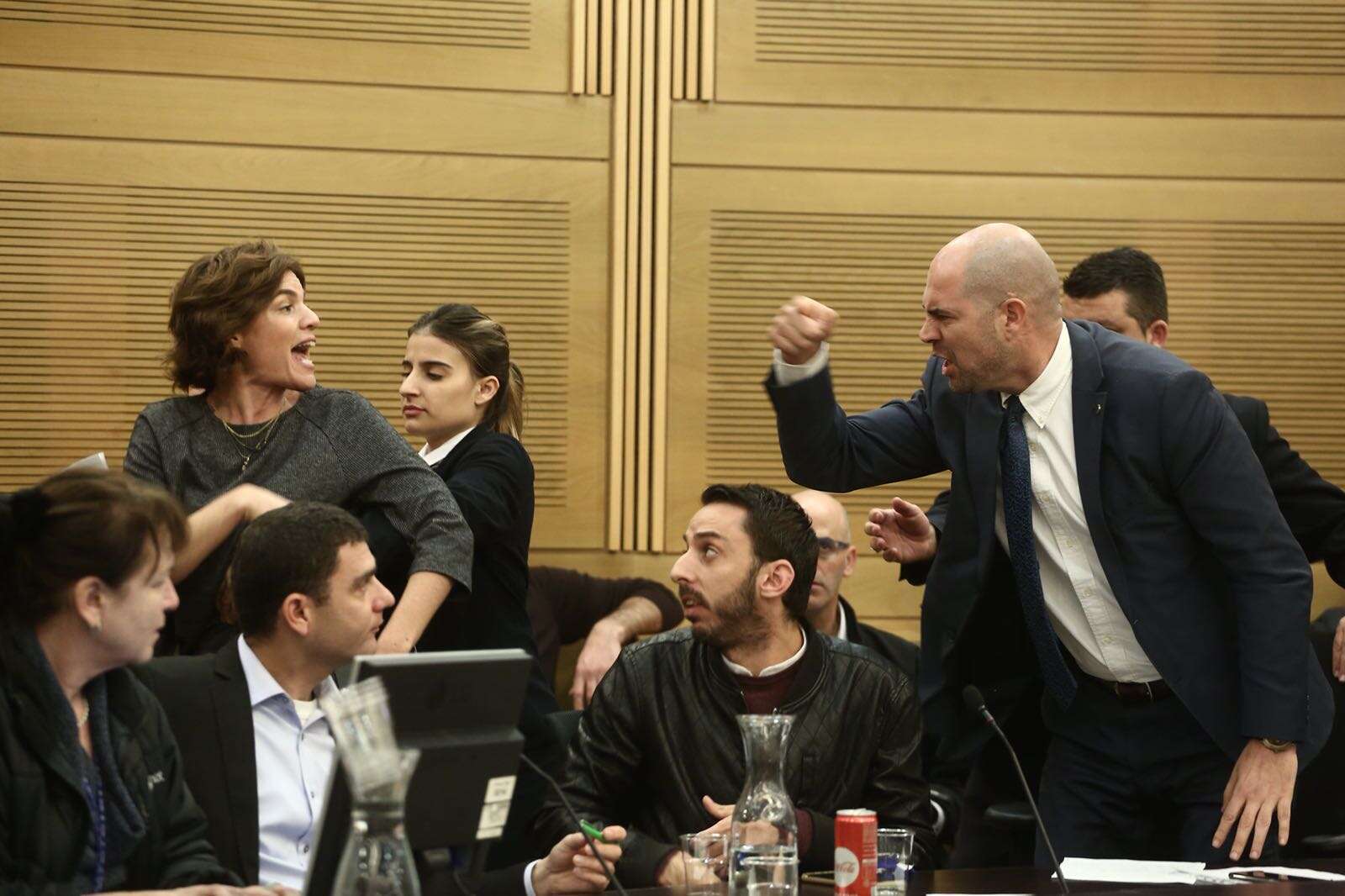 חילופי דברים קשים בין חברי הכנסת אמיר אוחנה ותמר זנדברג בוועדת הפנים. | מרים אלסטר, פלאש90 חילופי דברים קשים בין חברי הכנסת אמיר אוחנה ותמר זנדברג בוועדת הפנים. | מרים אלסטר, פלאש90