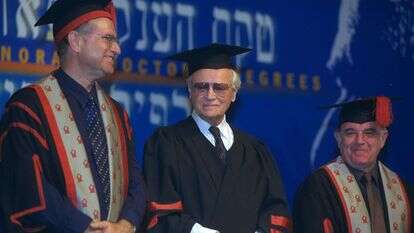 הענקת ד"ר לשם כבוד לסופר והעיתונאי אפרים קישון  ע"י אוניברסיטת בן גוריון. | משה מילמן, לע"מ