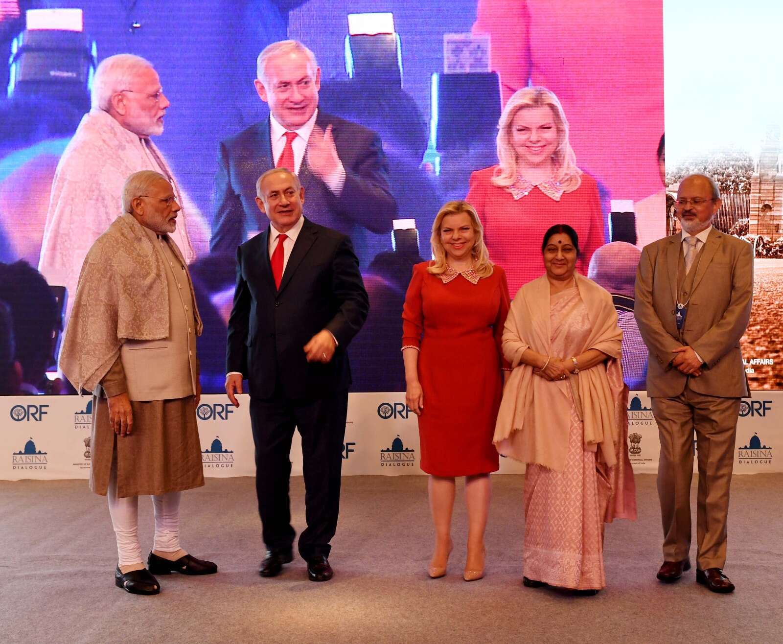 נתניהו ומודי בכניסה לפורום הכלכלי. | לע"מ