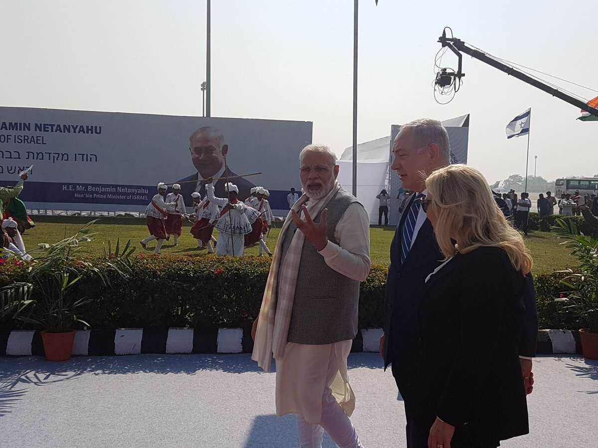 בנימין ושרה נתניהו ונרנדרה מודי בשדה התעופה בגוג'ארט. | שירית אביטן כהן