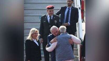 בנימין ושרה נתניהו מתקבלים על ידי ראש ממשלת הודו נרדרה מודי. | AFP