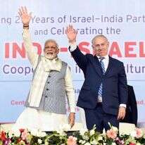 בנימין נתניהו ונרנדרה מודי. | EPA