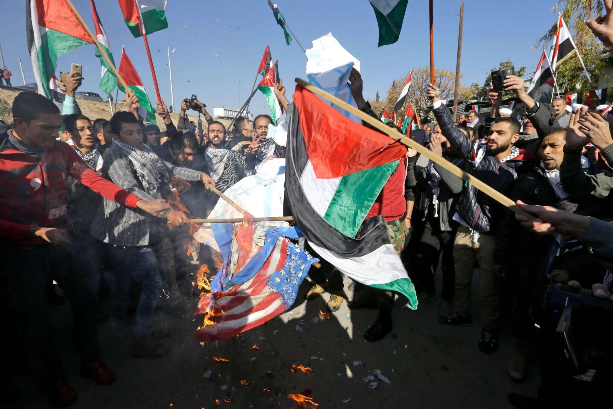 הפגנה סורית-פלסטינית אנטי-ישראלית בדמשק. | AFP