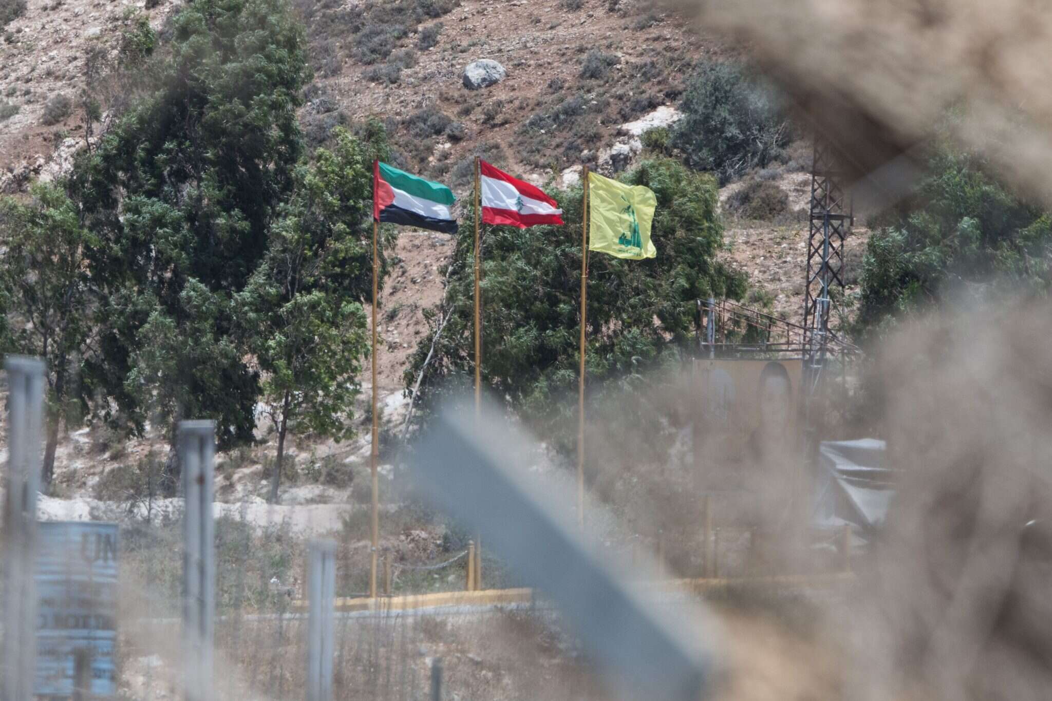 דגל חיזבאללה, לבנון ופלסטין מול מטולה, השבוע. | אייל מרגולין ג'יני