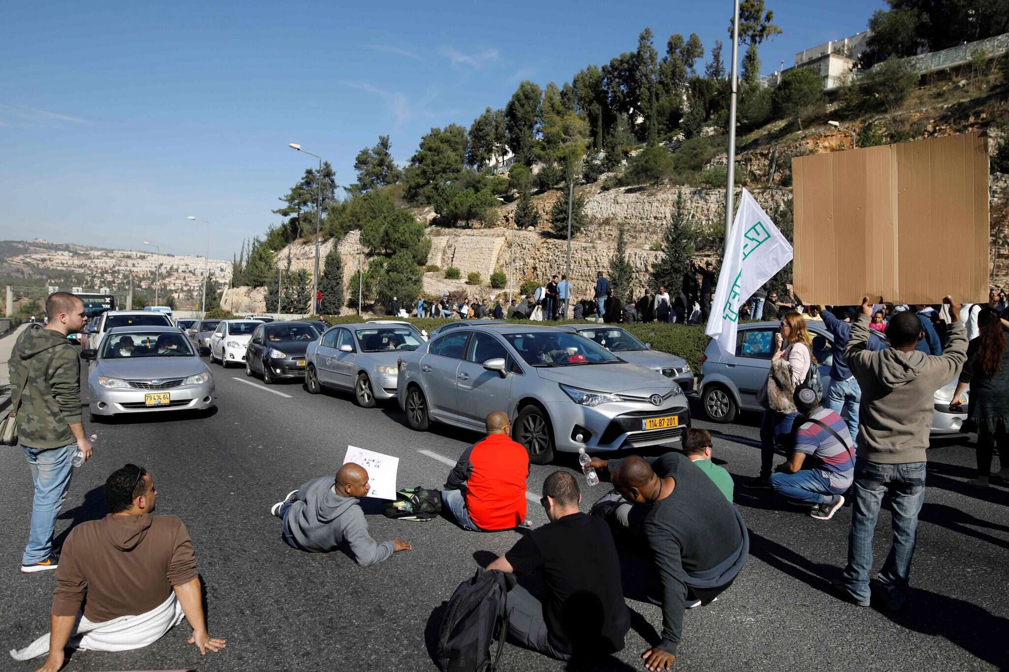 הפגנת עובדי טבע. | AFP הפגנת עובדי טבע. | AFP