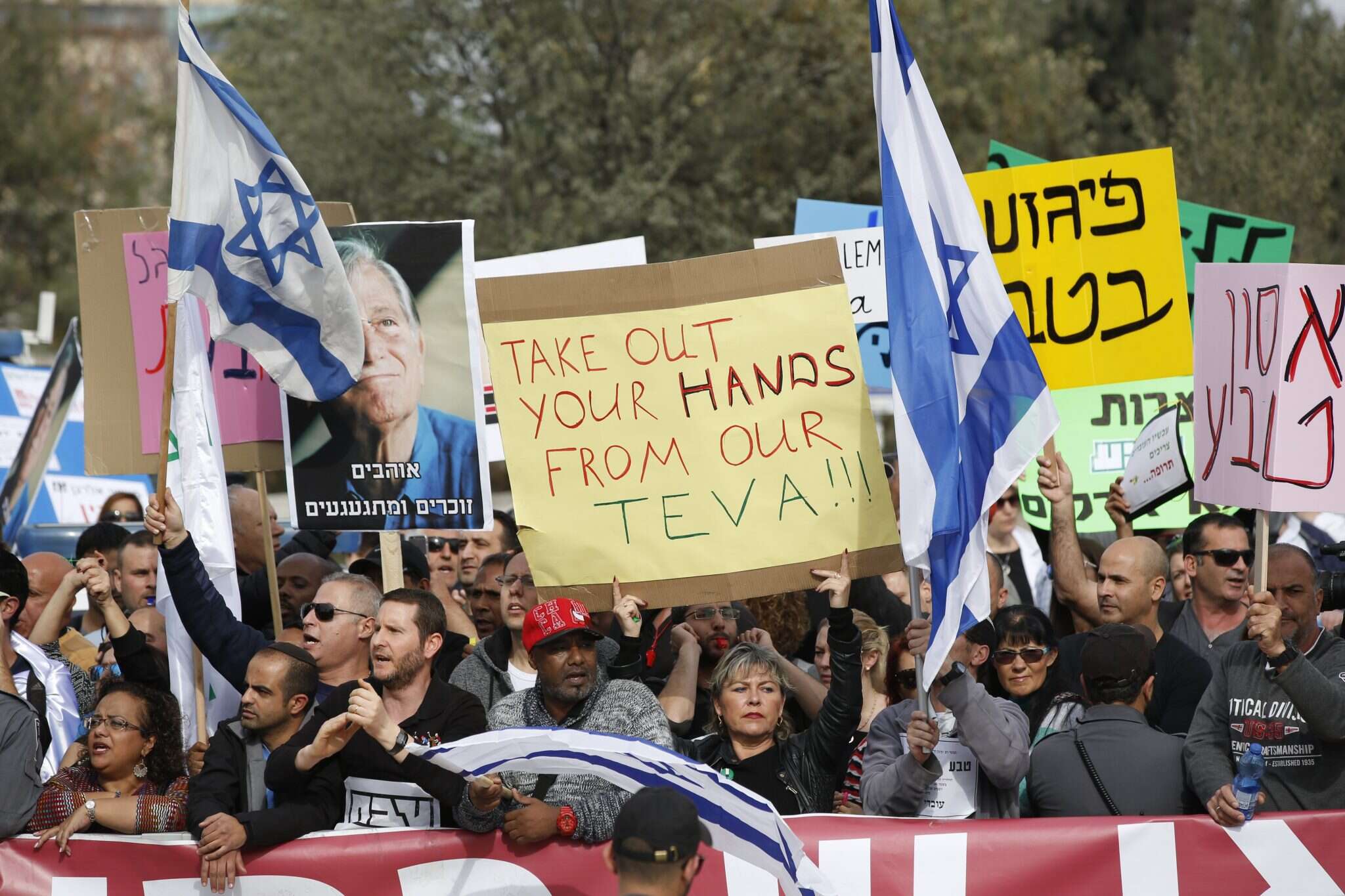 הפגנת עובדי טבע. | EPA הפגנת עובדי טבע. | EPA