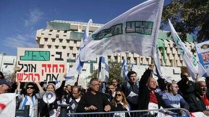הפגנת עובדי טבע. | EPA הפגנת עובדי טבע. | EPA