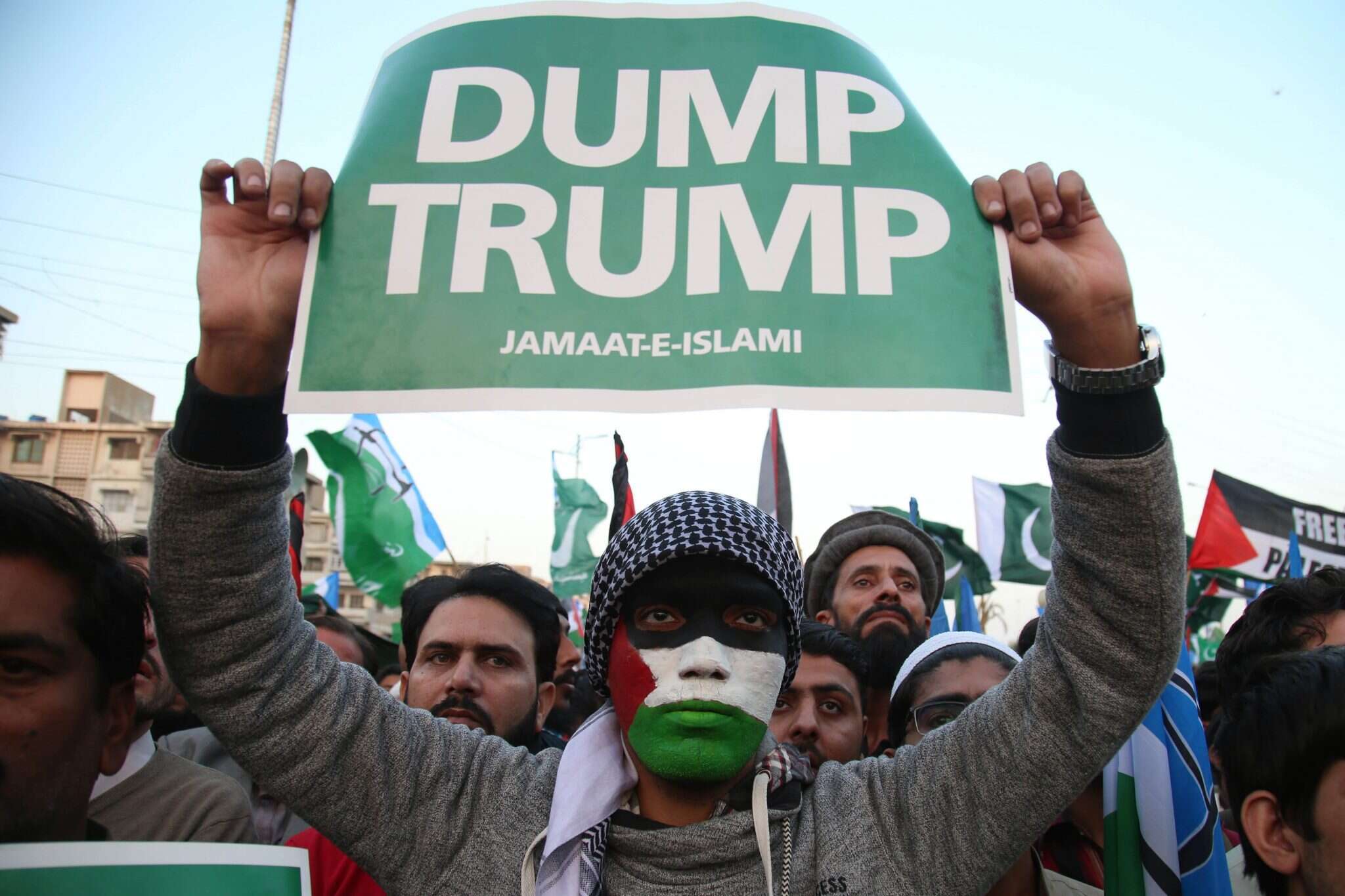 הפגנה בפקיסטן נגד הכרזת הנשיא טראמפ. | EPA