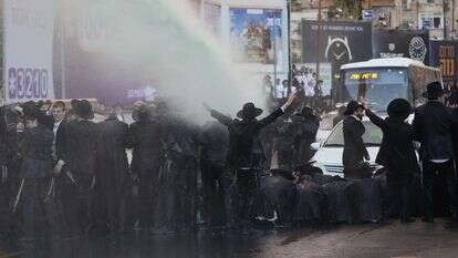 הפגנה נגד גיוס חרדים בבני ברק. | קוקו