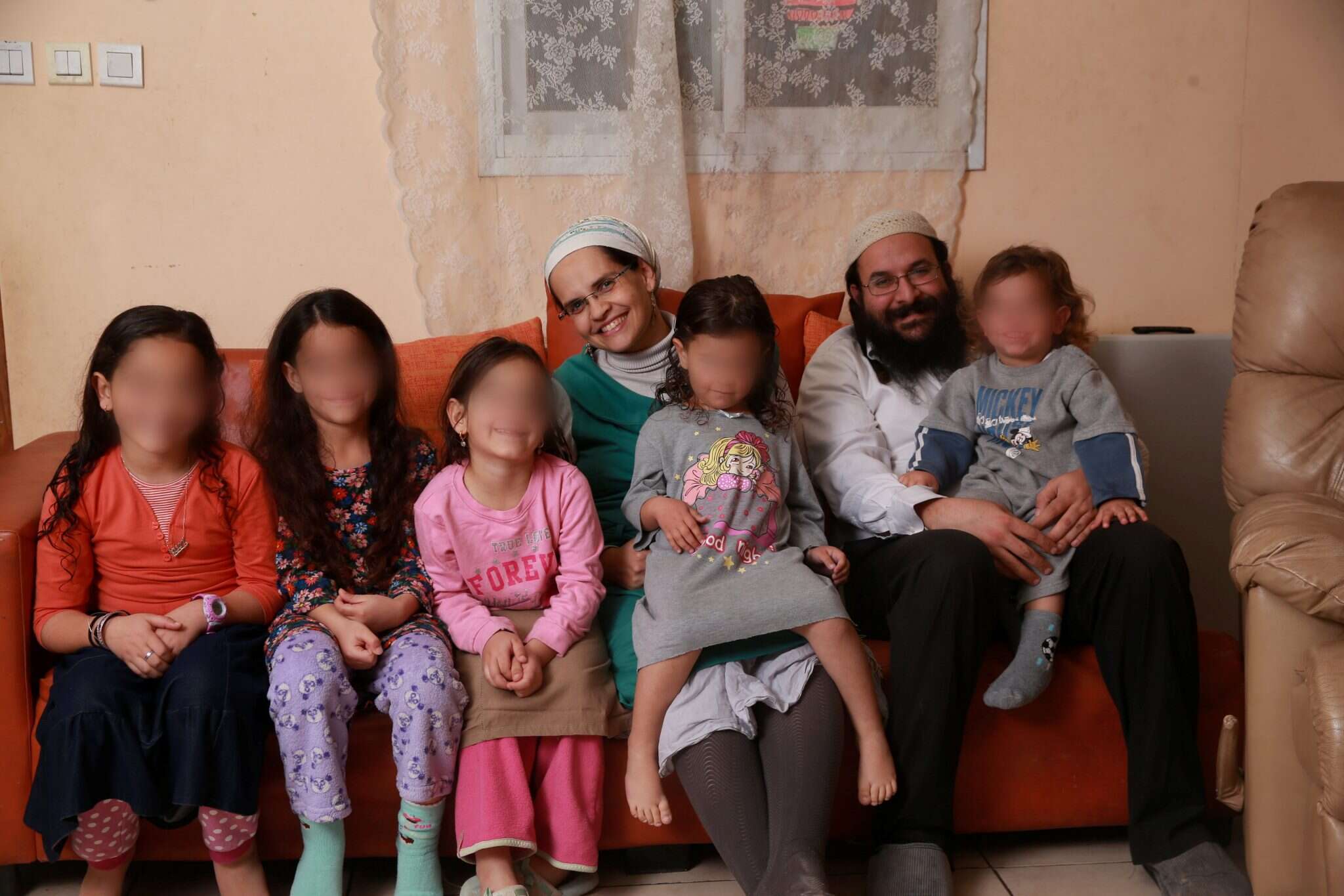 הרב רזיאל שבח ובני משפחתו. | מרים צחי הרב רזיאל שבח ובני משפחתו. | מרים צחי