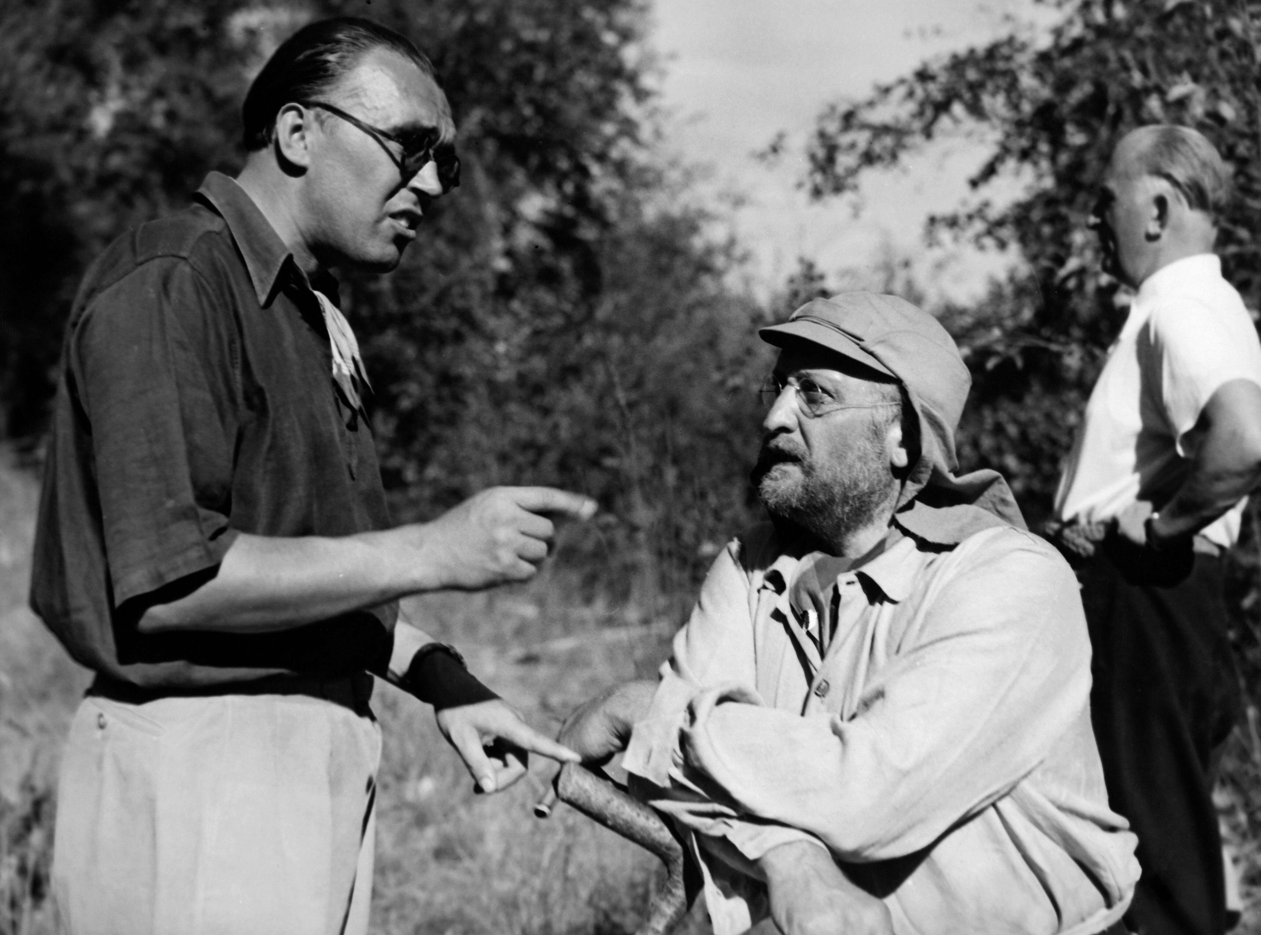 הרברט סלפין מדריך שחקן בצילומי סרט ב־1940 (גטי אימג'ס)