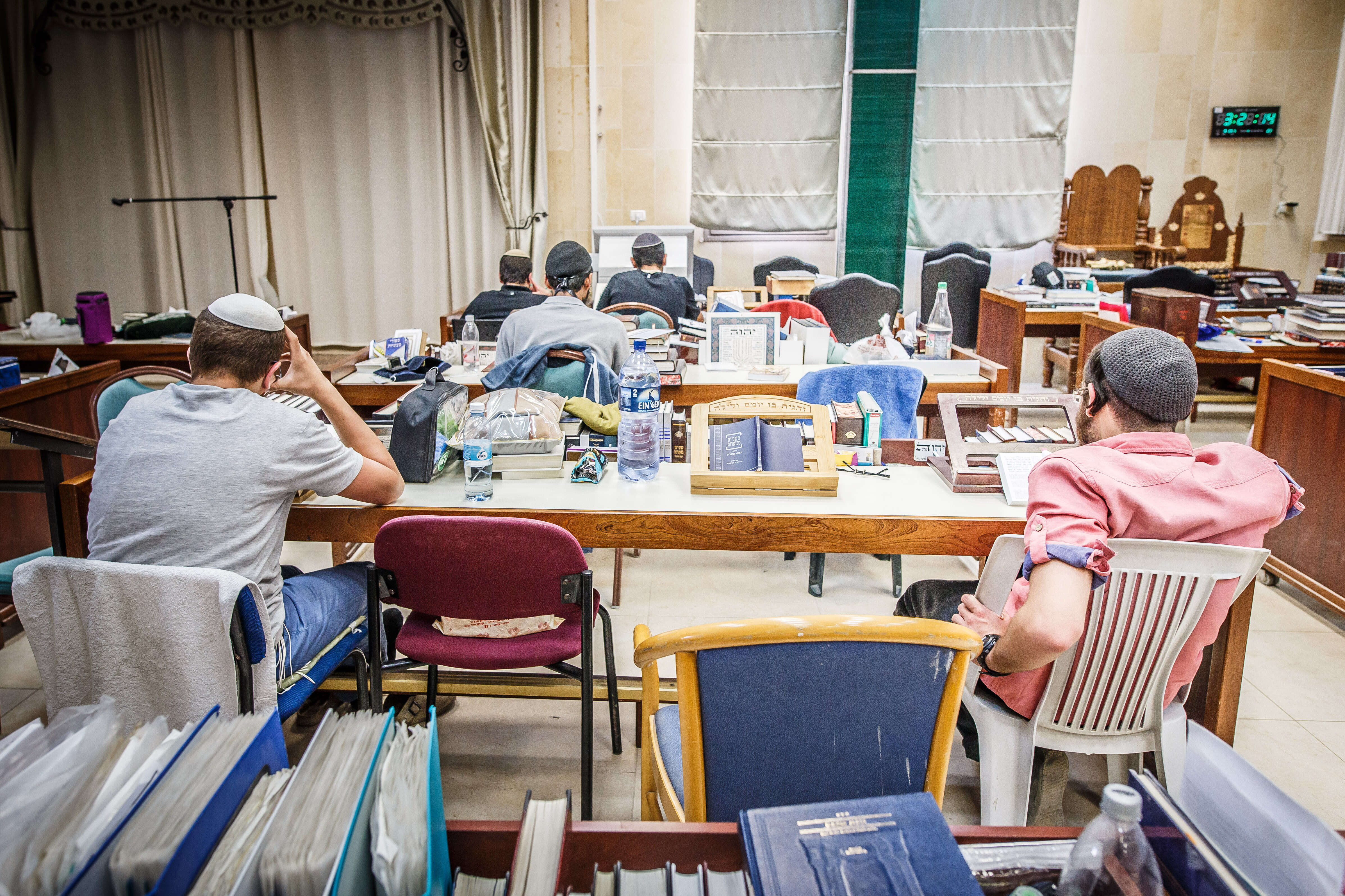 תלמידי ישיבה. למצולמים אין קשר לכתבה. | אנצ׳ו גוש-ג׳יני