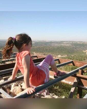 חוות גלעד. | מרים צחי