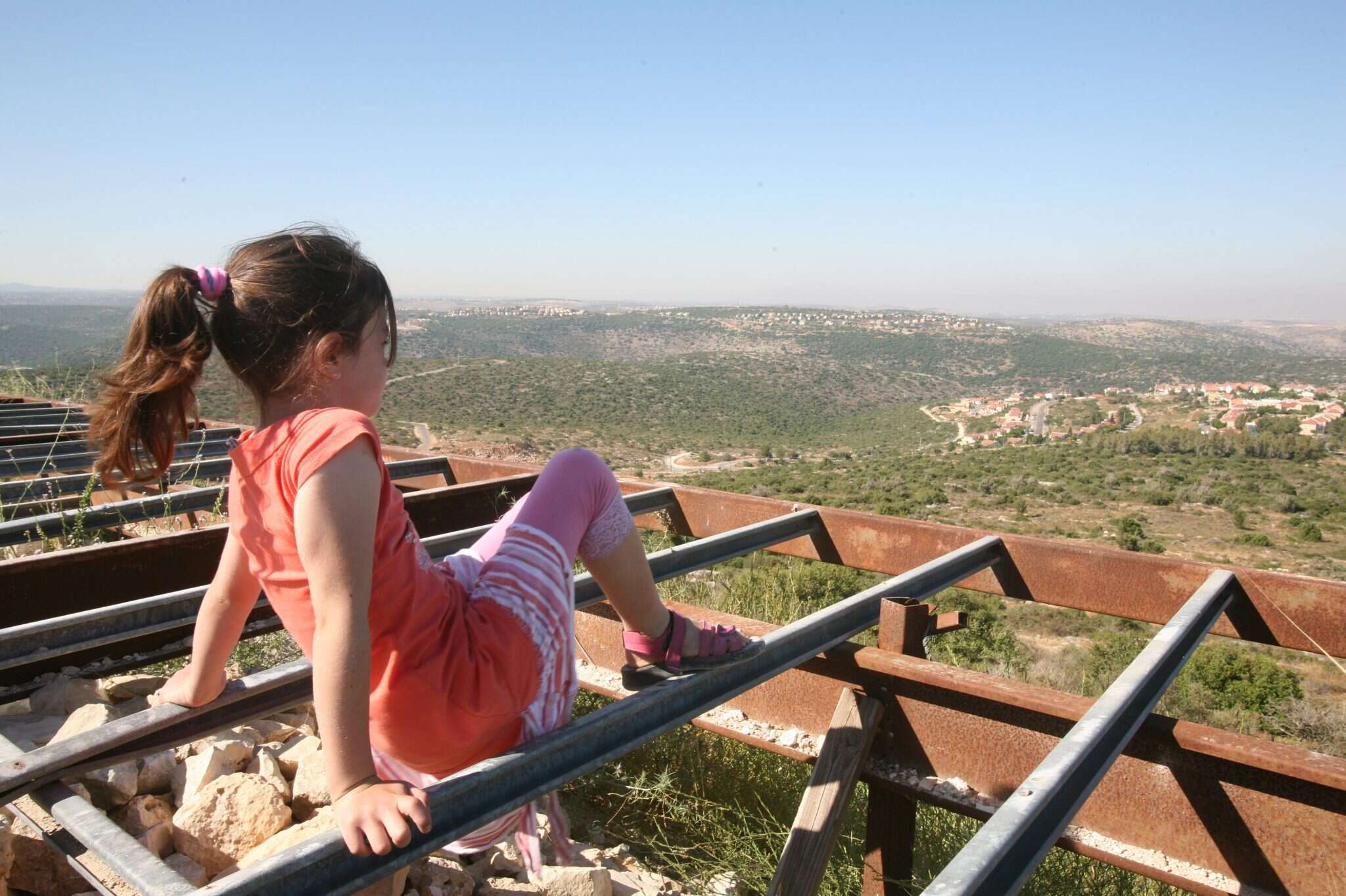 חוות גלעד. | מרים צחי