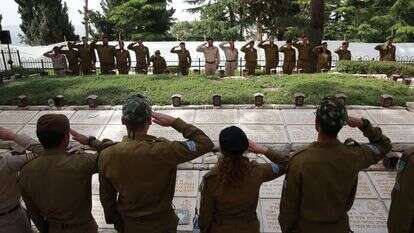 חיילים בטקס יום הזיכרון. | מרים צחי