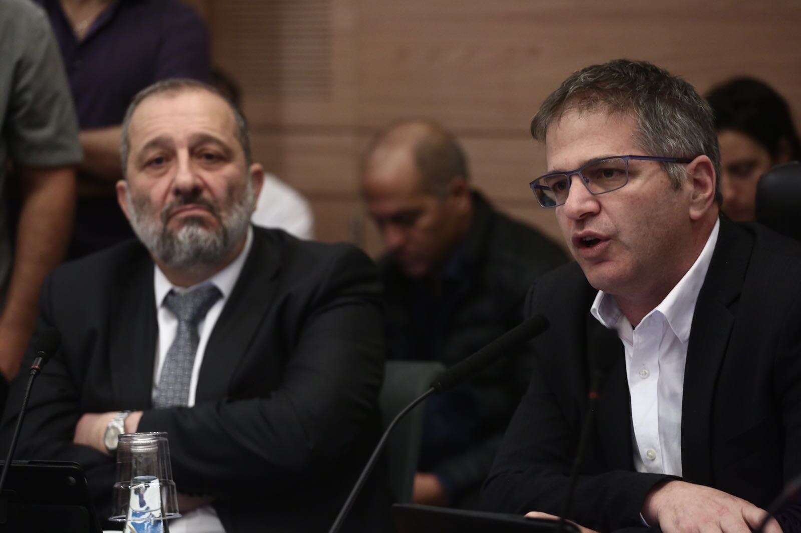 ח"כ יואב קיש והשר אריה דרעי במהלך הדיון על גירוש המסתננים. | מרים אלסטר, פלאש90