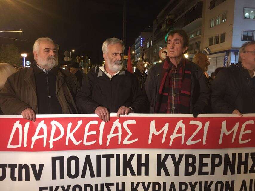 תת־אדמירל יאניס דוניידאניס במרכז ההפגנה. | פזית רבינא