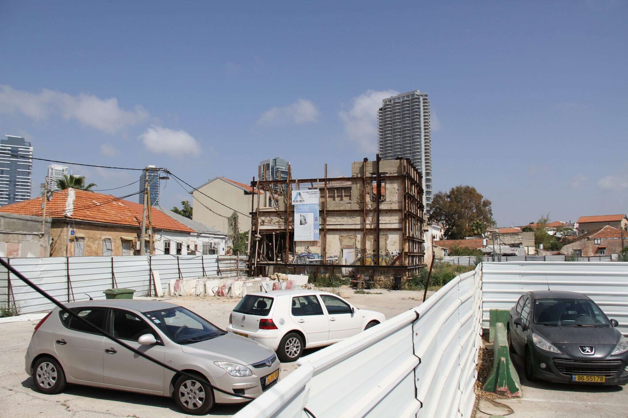 החניון בנווה צדק | יהודה יפרח