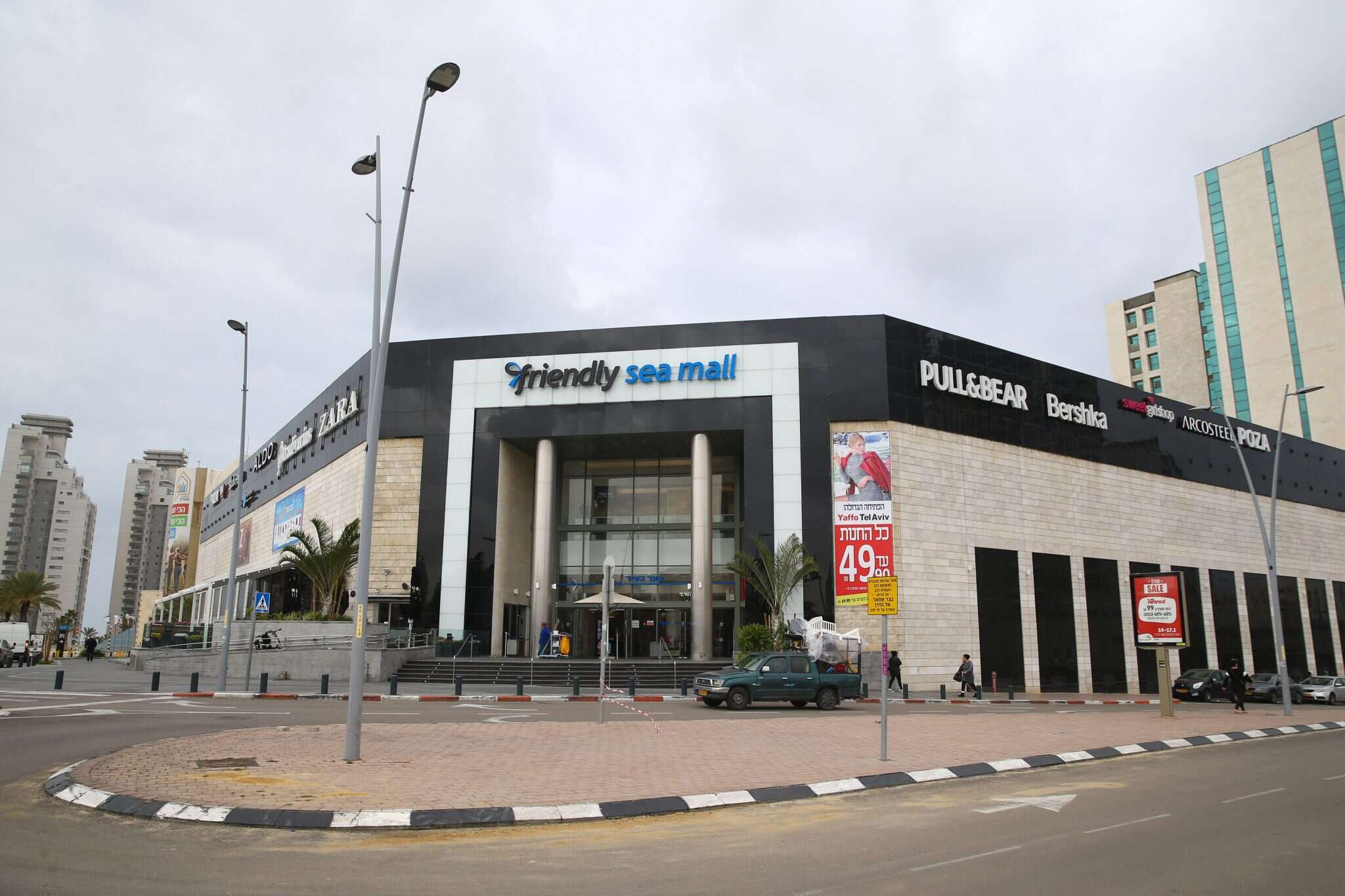 קניון סי מול באשדוד. | לירון מולדבן קניון סי מול באשדוד. | לירון מולדבן