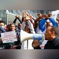 מפגינים נגד גירוש המסתננים. | AFP