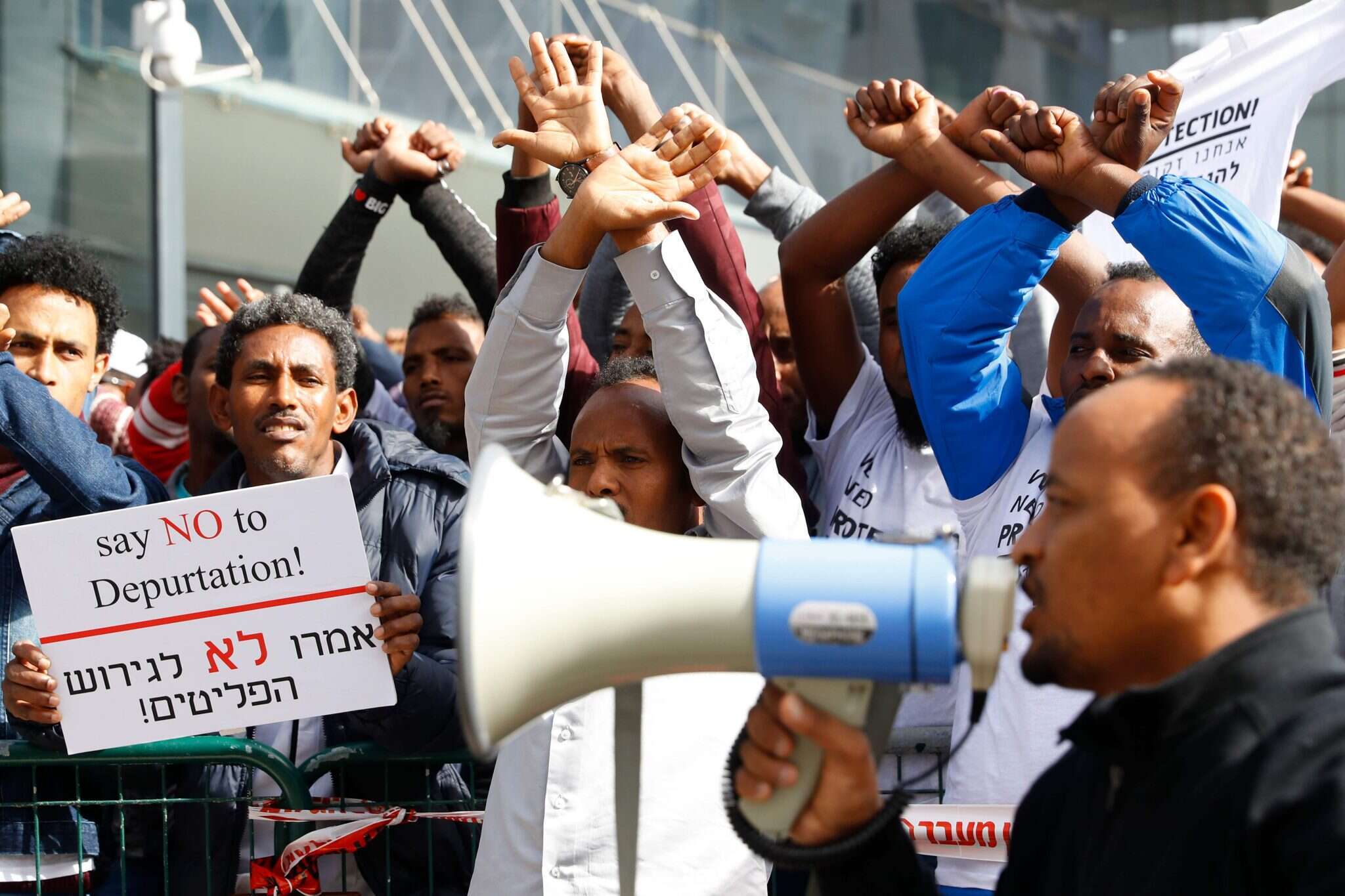 מפגינים נגד גירוש המסתננים. | AFP