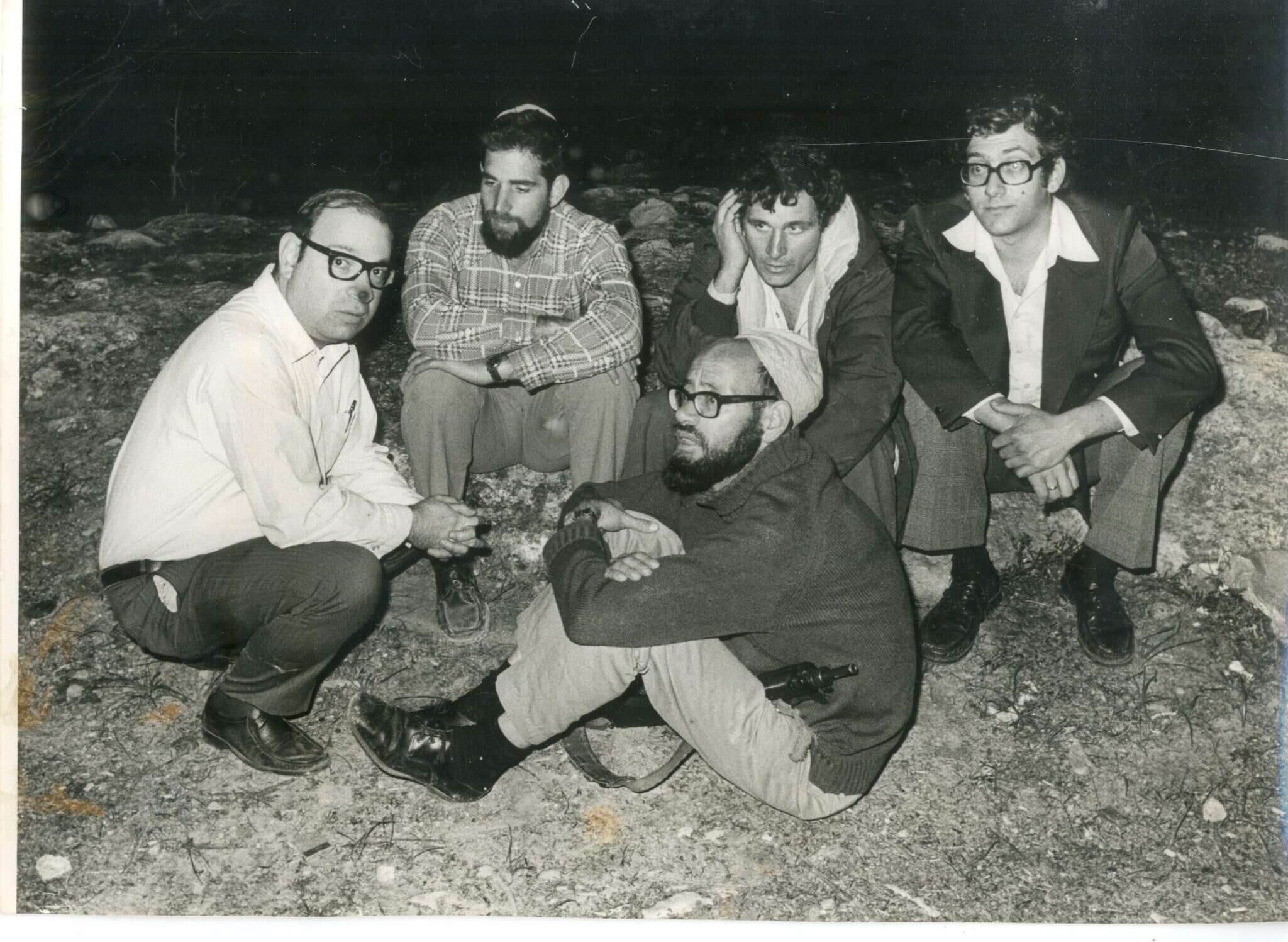 אהוד אולמרט, חנן פורת, יוסף ארציאל, יהודה בן מאיר והרב משה לוינגר. סבסטיה, 1975. | שעיה סגל