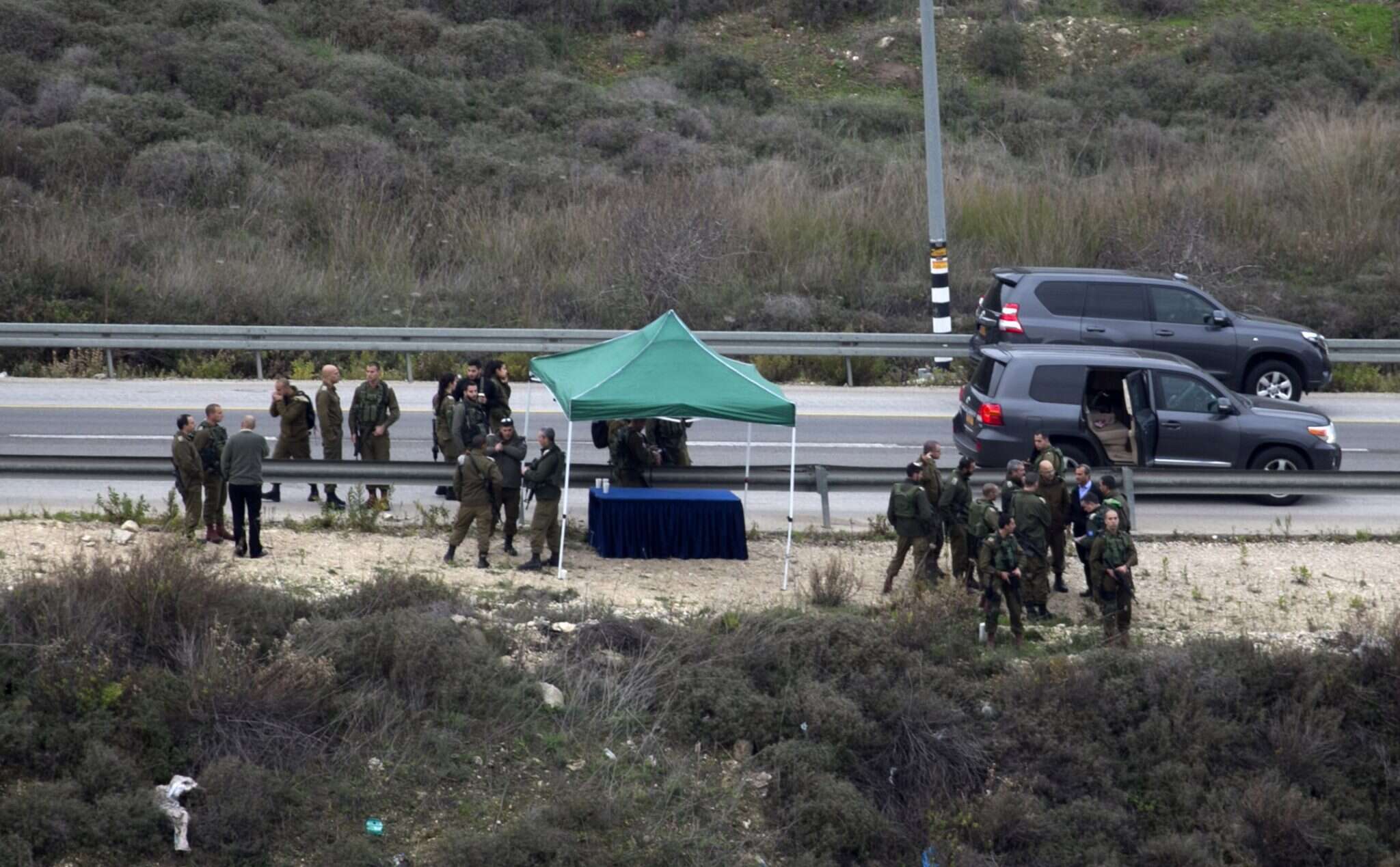 מחסומים של צה"ל בסמוך לזירת הפיגוע שבו נרצח הרב שבח. | AFP