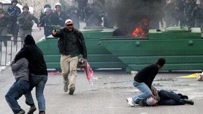 מסתערבים במהלך הפרות סדר בירושלים. | נתי שוחטפלאש90 מסתערבים במהלך הפרות סדר בירושלים. | נתי שוחטפלאש90