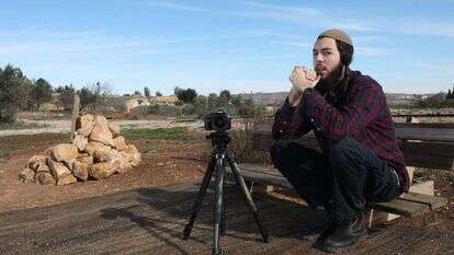 אברהם שפירא. | מרים צחי