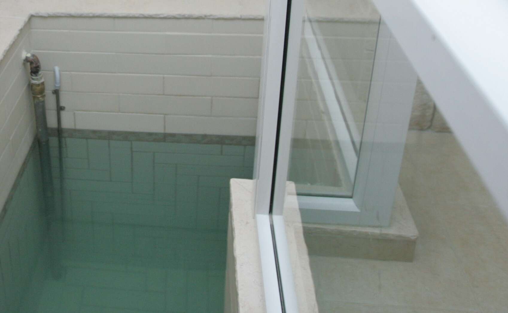 מקווה. | מרים צחי מקווה. | מרים צחי