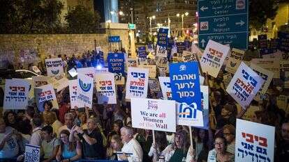 הפגנה למען יישום מתווה הכותל מול בית ראש הממשלה, 2018. | יונתן זינדל/פלאש 90