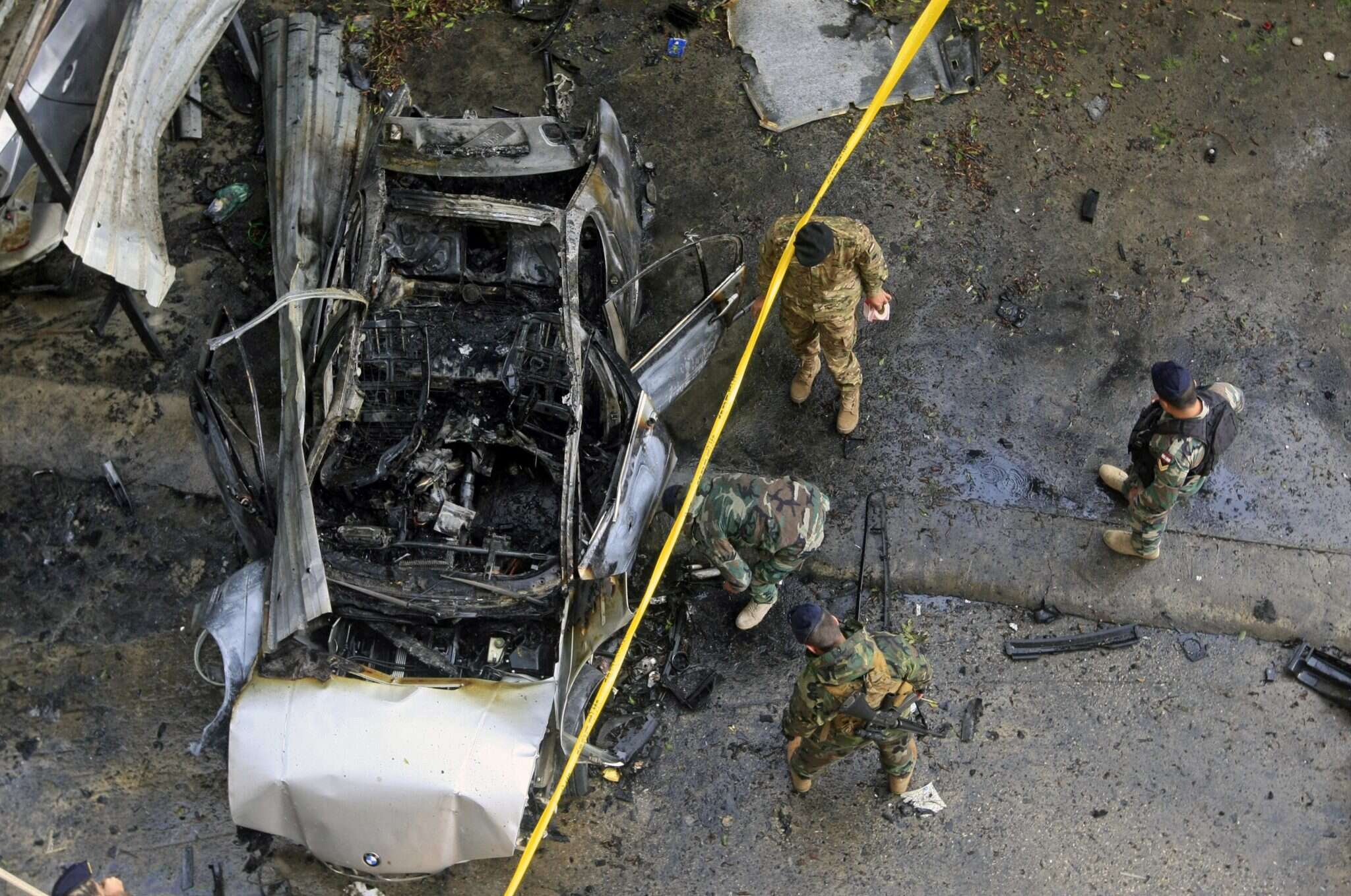 כוחות הביטחון הלבנונים בזירת הפיצוץ. | AP