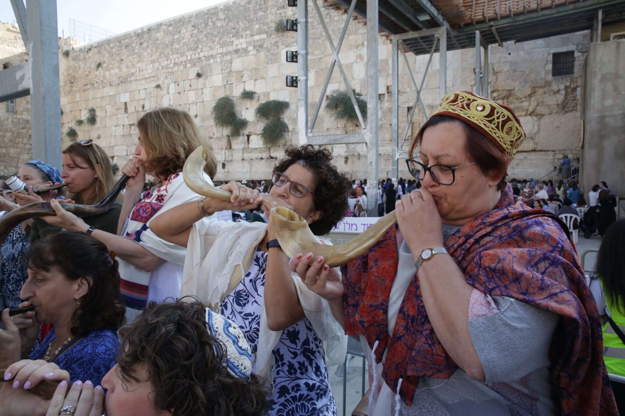 נשות הכותל בתפילת ראש חודש אלול. | מירי צחי נשות הכותל בתפילת ראש חודש אלול. | מירי צחי