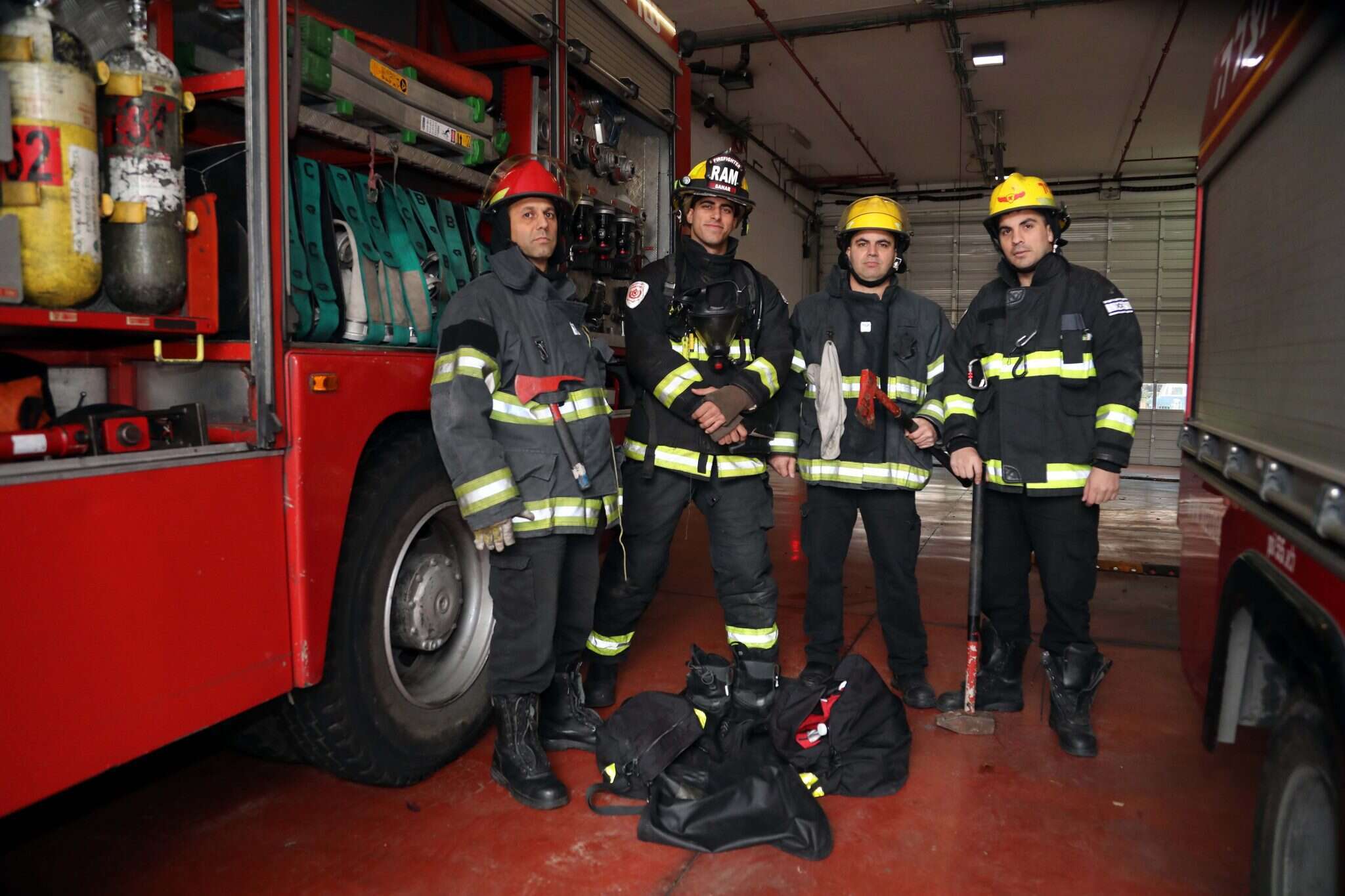 צוות הכבאים של התחנה האזורית ת"א. | גדעון מרקוביץ'