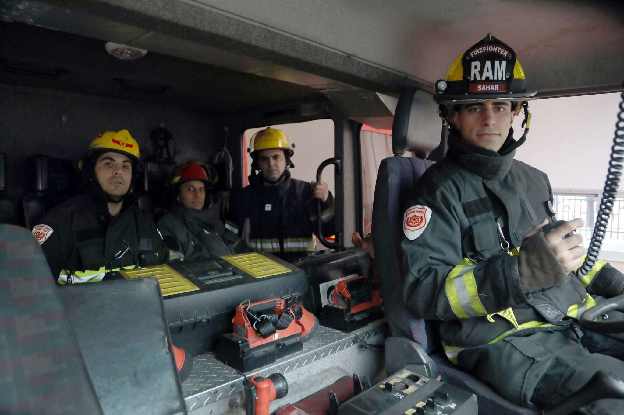 צוות הכבאים של התחנה האזורית ת"א. | גדעון מרקוביץ'