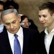 ראש הממשלה בנימין נתניהו ובנו יאיר. | AFP