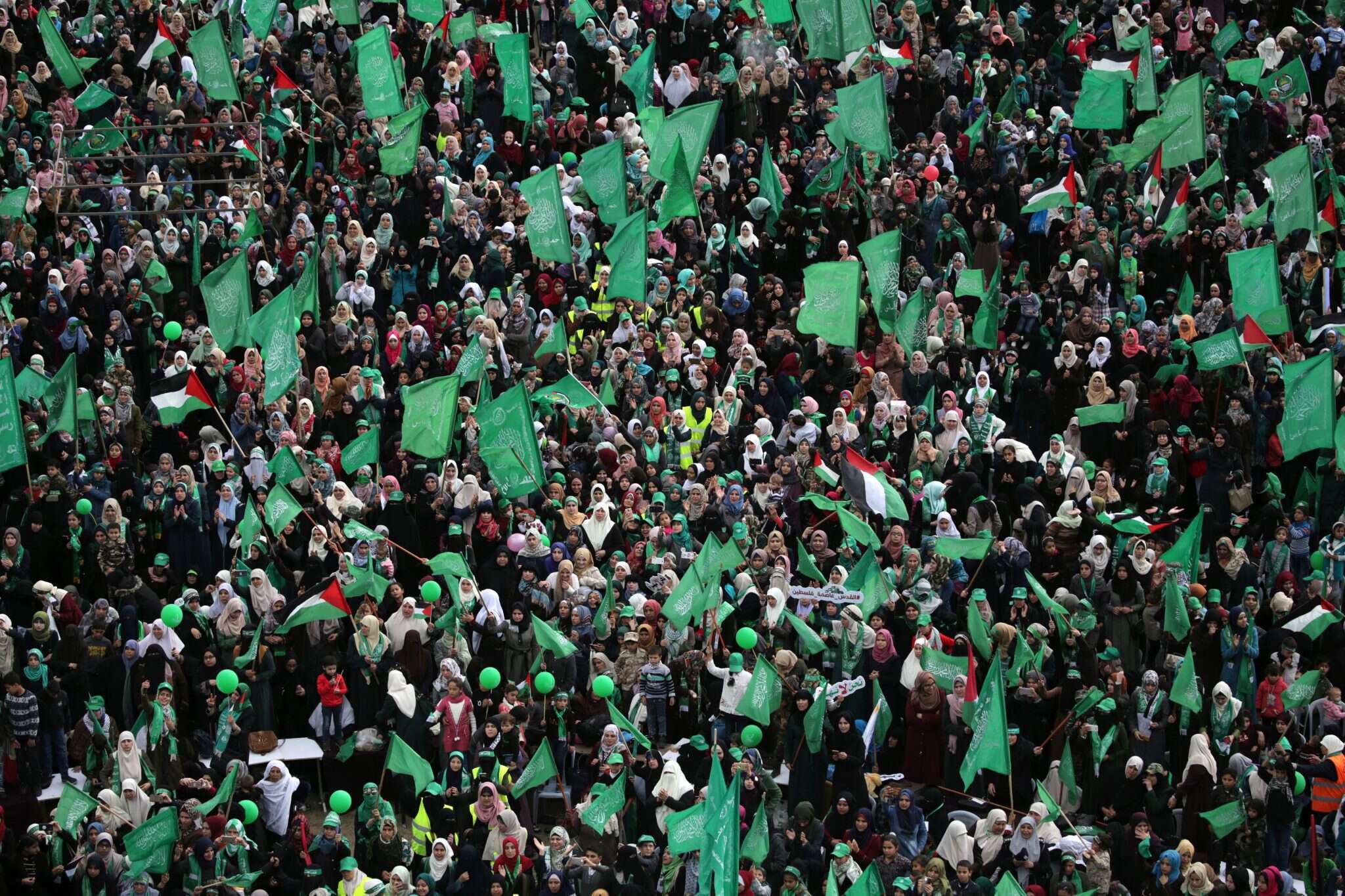 תומכי חמאס בעזה. | EPA תומכי חמאס בעזה. | EPA