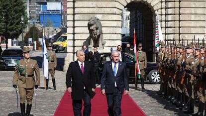 כבוד מלכים. אורבן ונתניהו בבודפשט | רויטרס