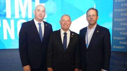 יו"ר חבר הנאמנים של הסוכנות היהודית, מארק וילף, יו"ר הסוכנות היהודית אלוף (מיל) דורון אלמוג ומנכ"ל הסוכנות היהודית יהודה סטון. צילום: | ליאור דסקל, הסוכנות היהודית