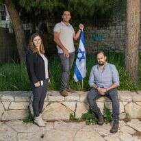 "זה לא ייאמן, אבל אנחנו חוזרים ל־6 באוקטובר". מימין: יאיר וייגלר, אלעד מלכא, שרה העצני־כהן | נעמה שטרן