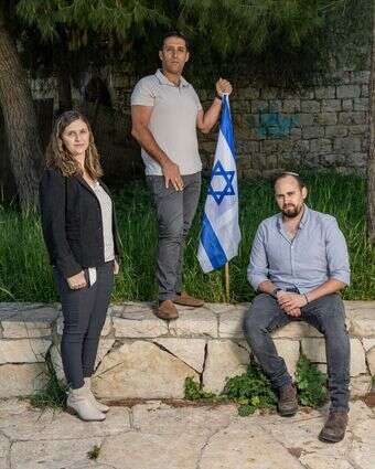 "זה לא ייאמן, אבל אנחנו חוזרים ל־6 באוקטובר". מימין: יאיר וייגלר, אלעד מלכא, שרה העצני־כהן | נעמה שטרן